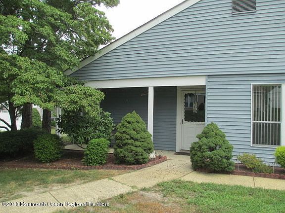3rd image of 806B Westminster Ct