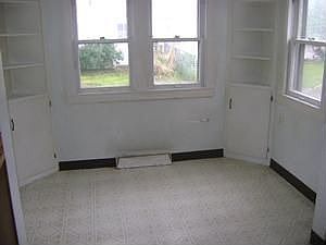 5th image of 2729 Dwight Ave
