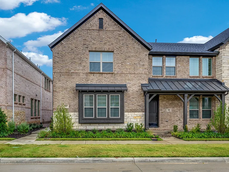 512 Parkside Dr — Photo 4