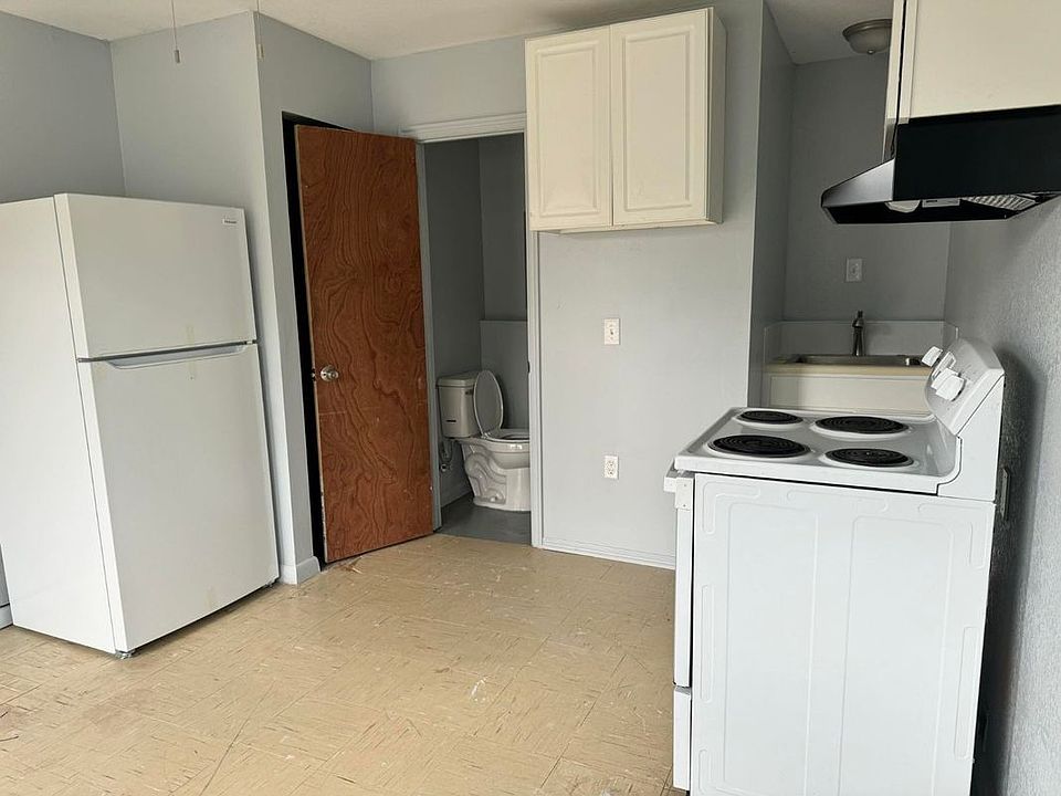 1st image of 100 Gregory Dr #11