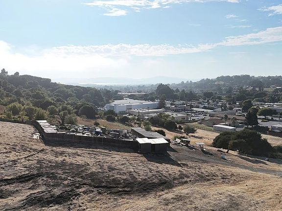3rd image of Hillcrest Rd