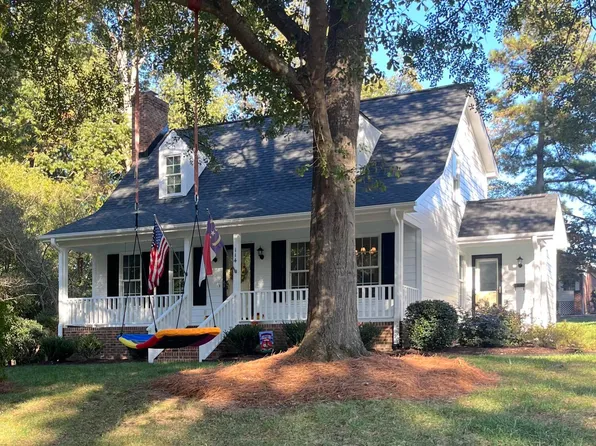 114 Oakdale St, Fuquay Varina, NC 27526
