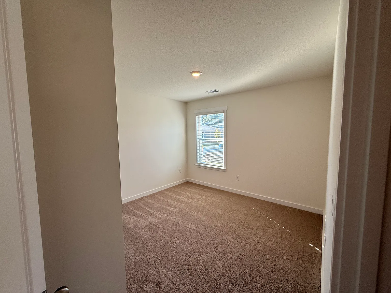 4 bed, 1774 sqft, $2,400 — Photo 4