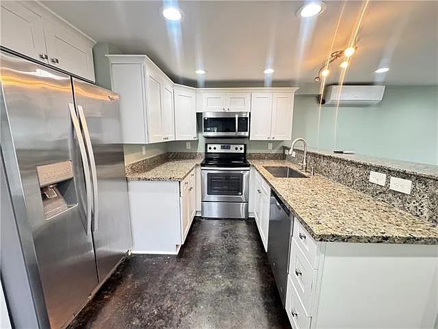 2 bed, 1.0 bath, 834 sqft, $1,350 — Photo 4