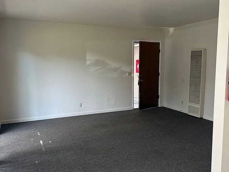 2270 Heather Ln — Photo 5