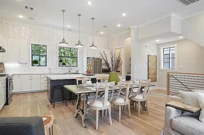 414 Hyde Park Blvd #1 — Photo 7