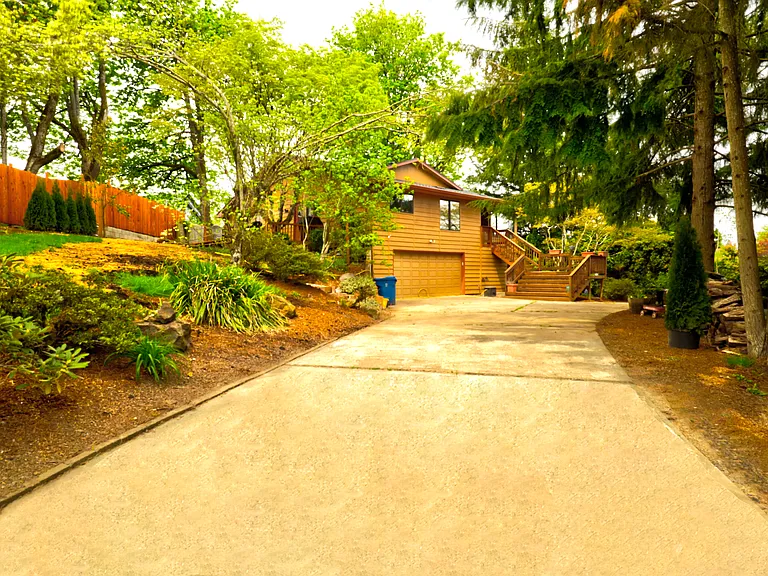 Windemere Dr NW — Photo 1