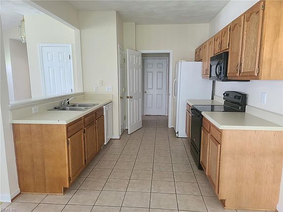 5th image of 305 Belmont Cir