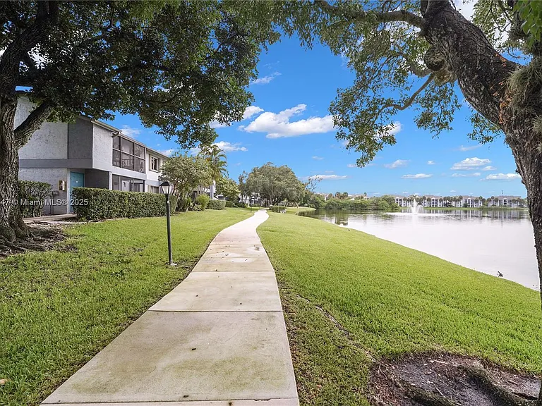 2737 S Oakland Forest Dr #204 — Photo 26