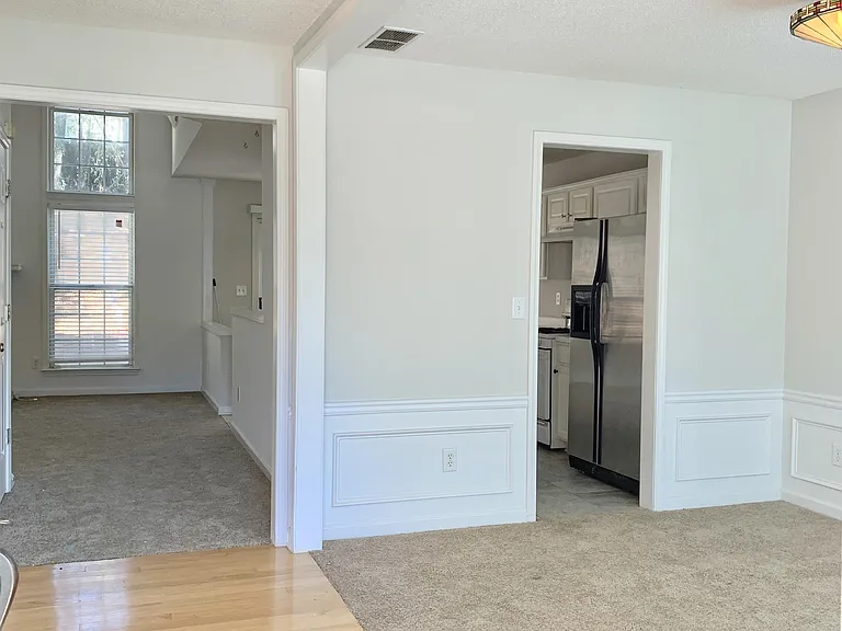 485 Chippenham Ct — Photo 2