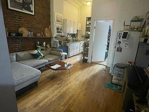 4th image of 144 Huntington St #2