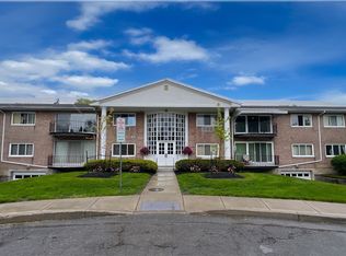 36 Park Lane Ct, Amherst, NY 14221