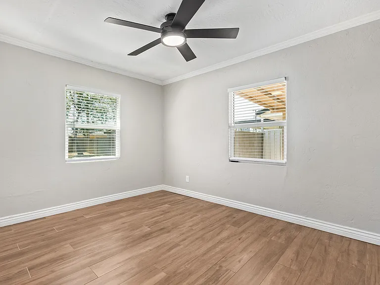 527 E Whitton Ave — Photo 17