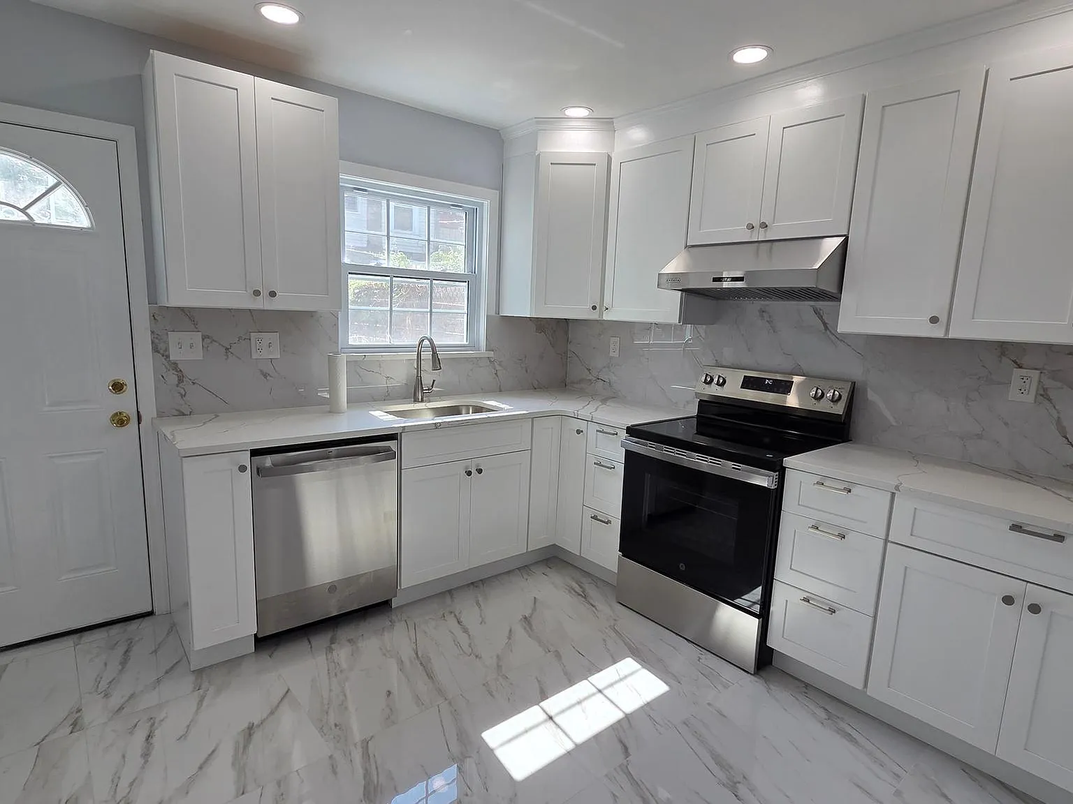 2 bed, 1233 sqft, $1,800 — Photo 1