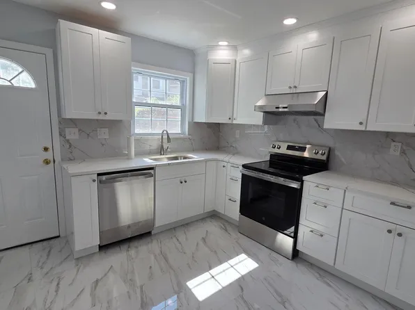 1810 E Albert St, Philadelphia, PA 19125