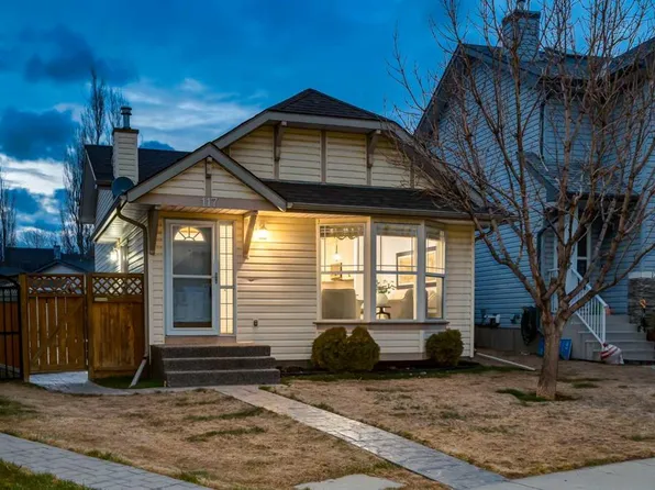 117 Cramond Cres SE, Calgary, AB T3M 1B8