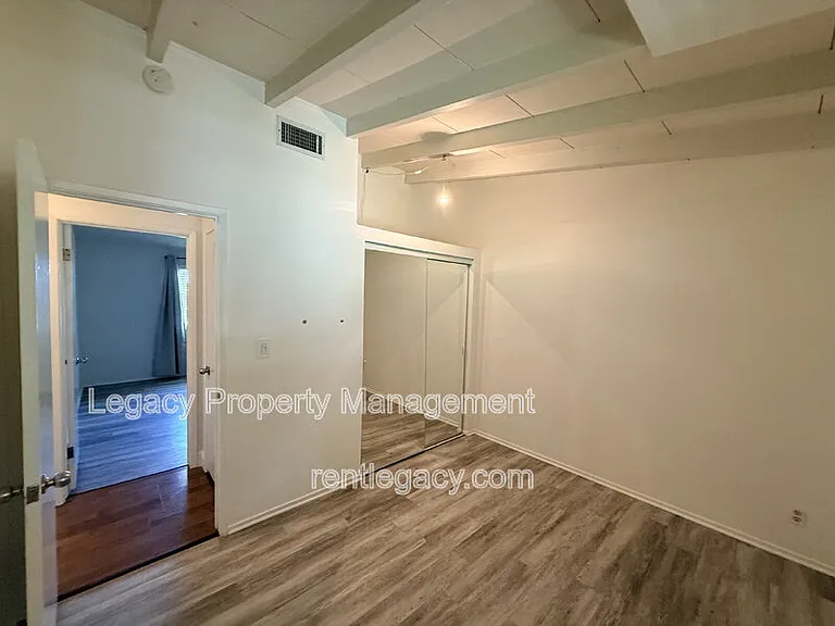 3844 Milton Way — Photo 13