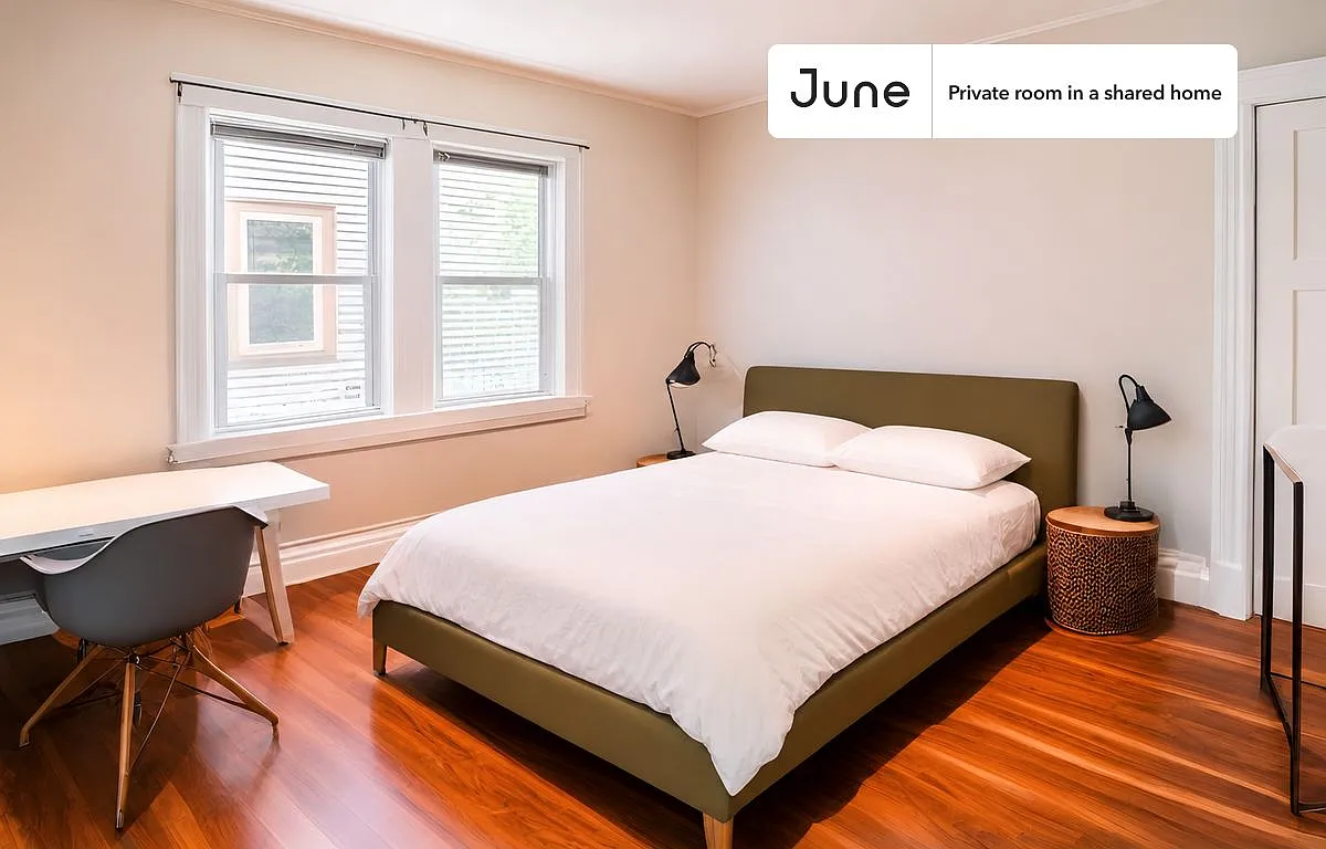 Full bedroom in 4 bed/1 bath home in Mission Hill #1227 D — Photo 1