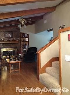 Entry/front room