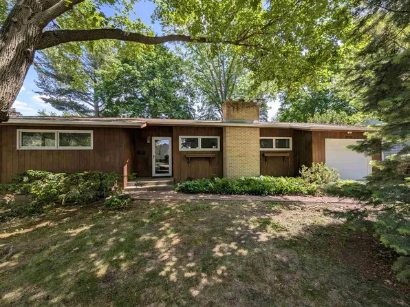 1437 S Plum Ave, Freeport, IL 61032