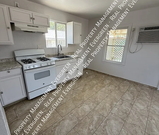168 N F St — Photo 1