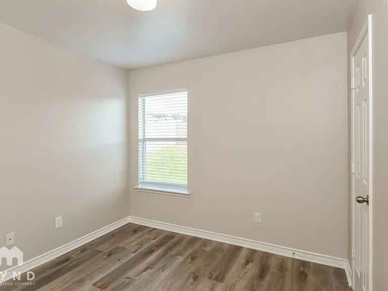 7016 Seton Hall Dr — Photo 12