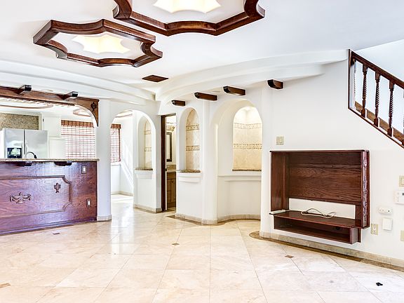 5th image of 13959 Victory Blvd APT 11