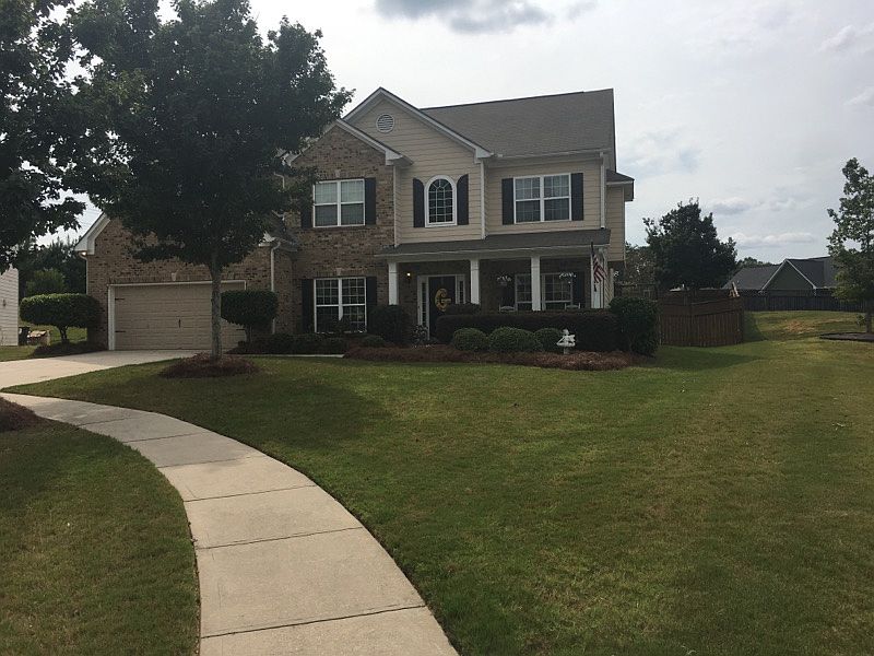 Beautiful curb appeal 