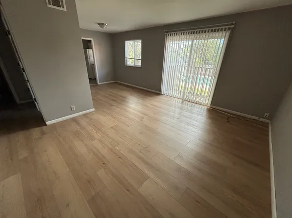907 E 12th Ave APT 225, Hutchinson, KS 67501