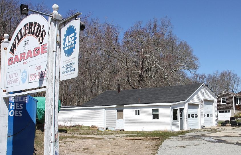 2nd image of 427 Main Rd