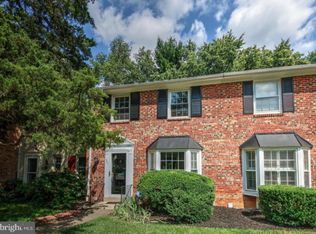 227 Commons Dr NW, Vienna, VA 22180