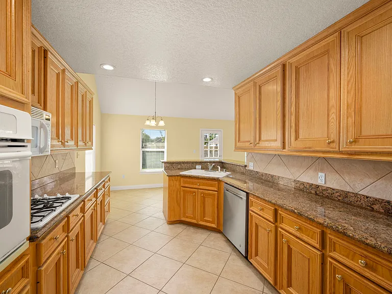 3212 Glastonbury Dr — Photo 10