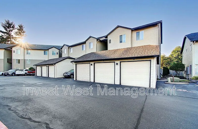 2 bed, 2.0 bath, 890 sqft, $1,650 — Photo 2