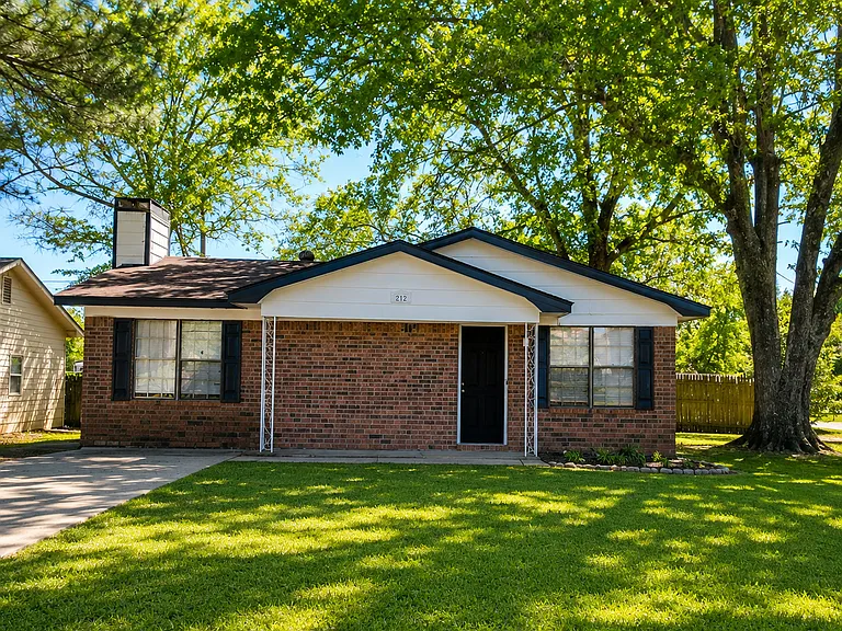212 Wright Cv — Photo 1