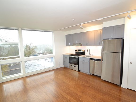 3rd image of 224 23rd Ave E Unit 401