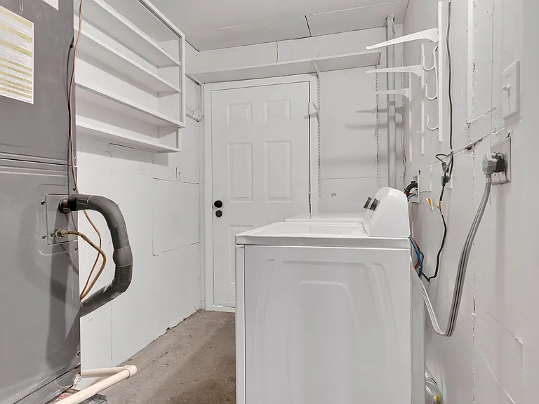 18 Montrose Dr — Photo 28