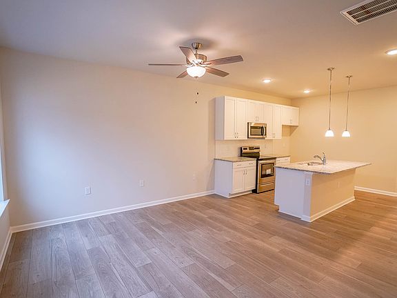 4th image of 422 Merriman Dr