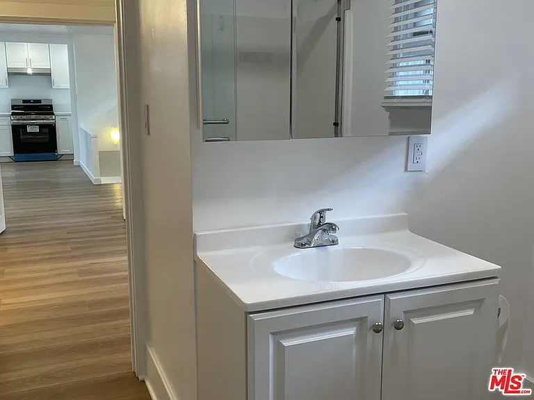 305 S Norton Ave #307-1/2 — Photo 18