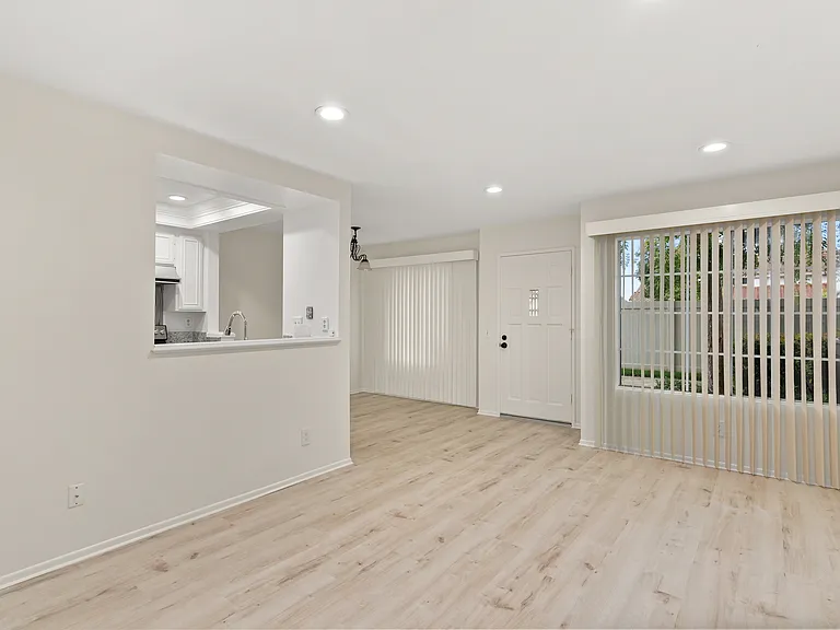 66 Christamon S — Photo 11