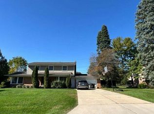 970 Hampstead Ln, Rochester Hills, MI 48309
