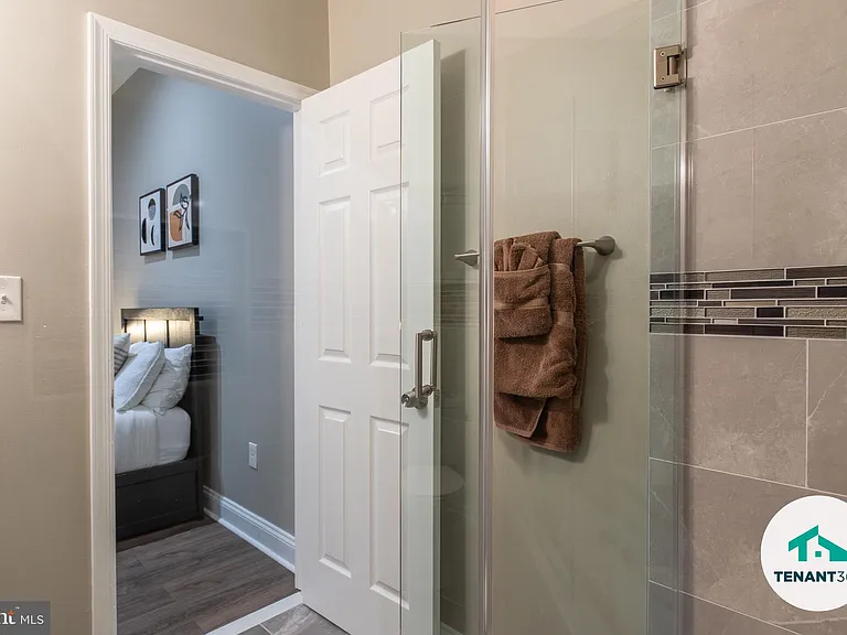 3221 Noble St #4 — Photo 12