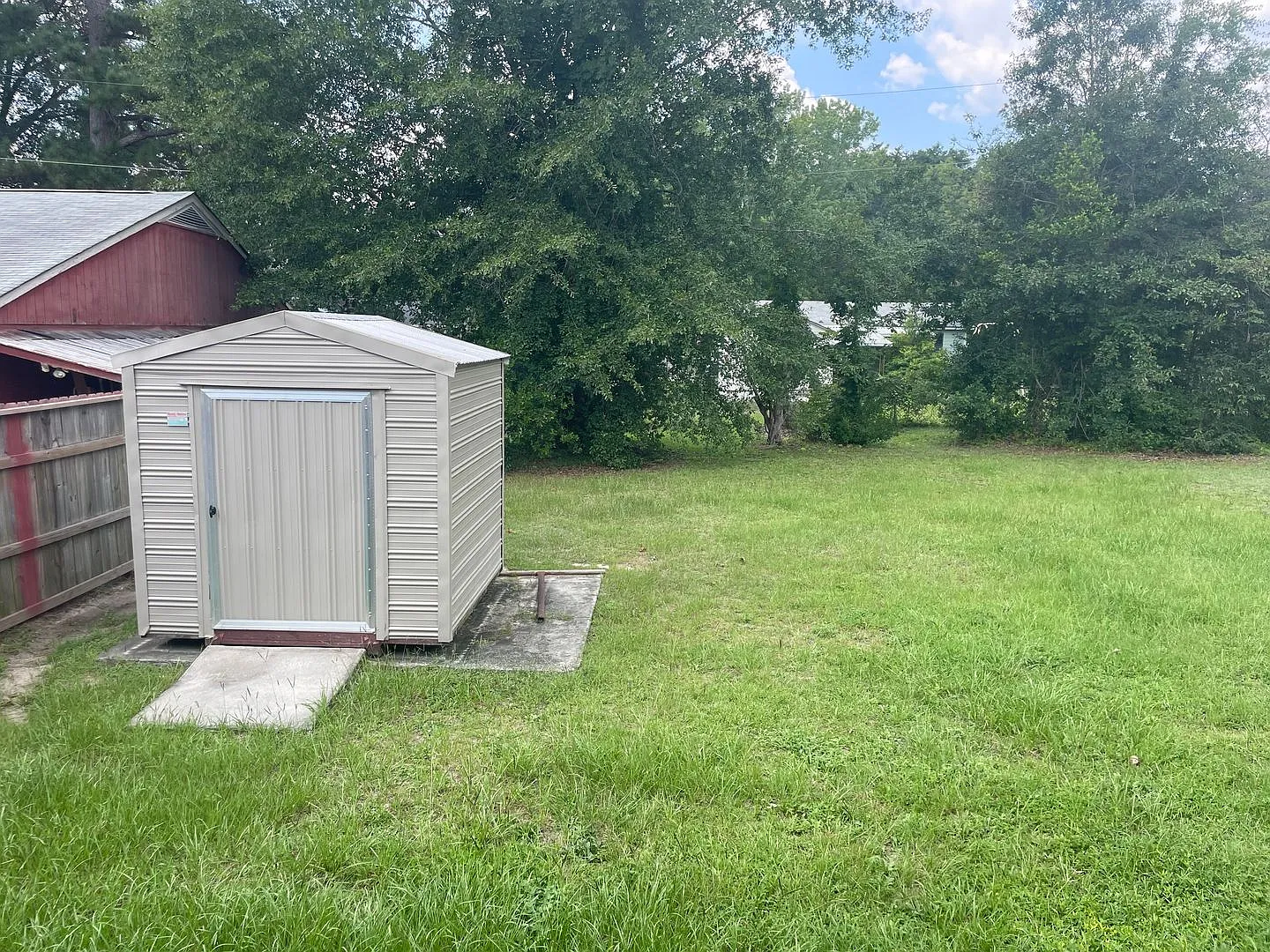 Adorable and Affordable!! Three Bedroom One and a Half Bathroom Brick Home in Northeast Columbia ... — Photo 4