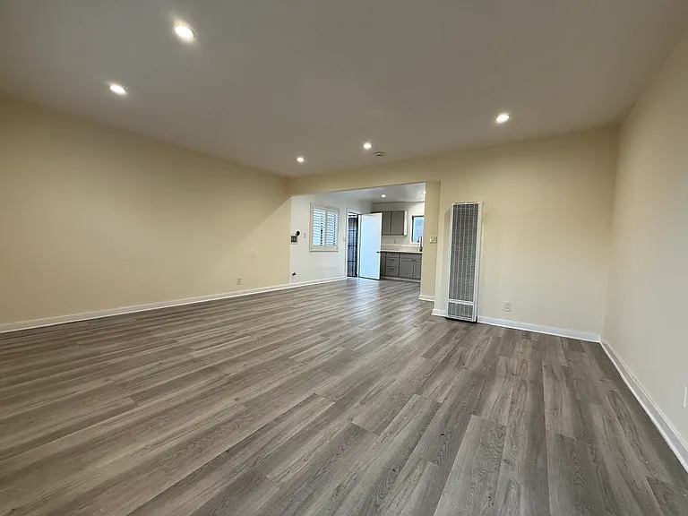 2735 Leafdale Ave — Photo 1