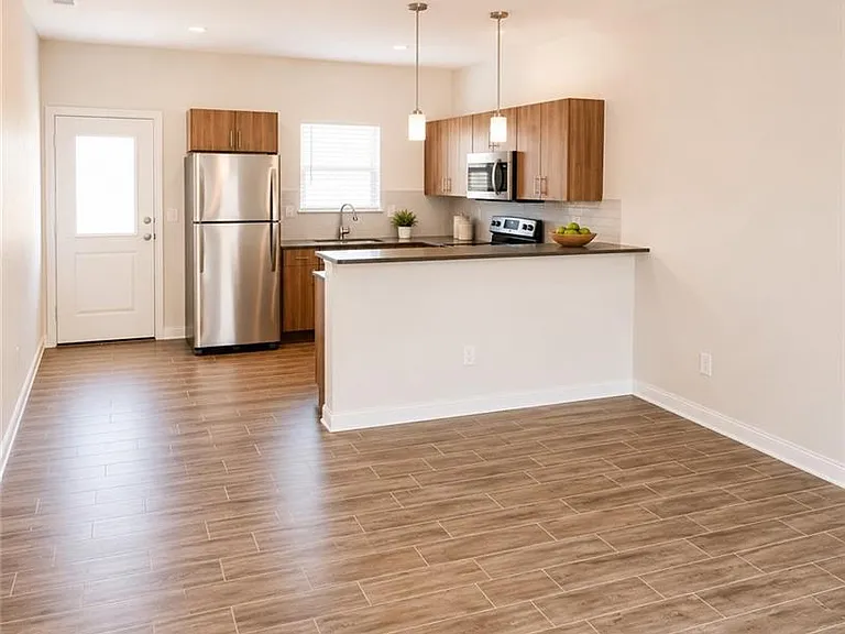 1601 Cortlandt St #4 — Photo 7
