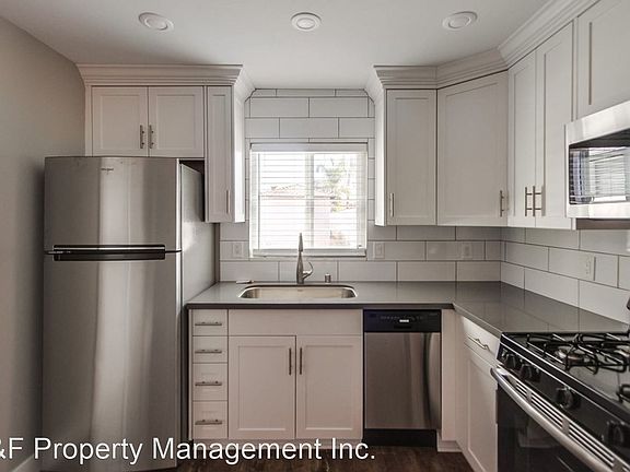 2nd image of 4042 Illinois St