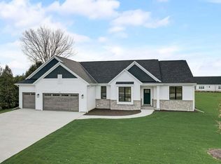 2181 Falls Rd, Grafton, WI 53024