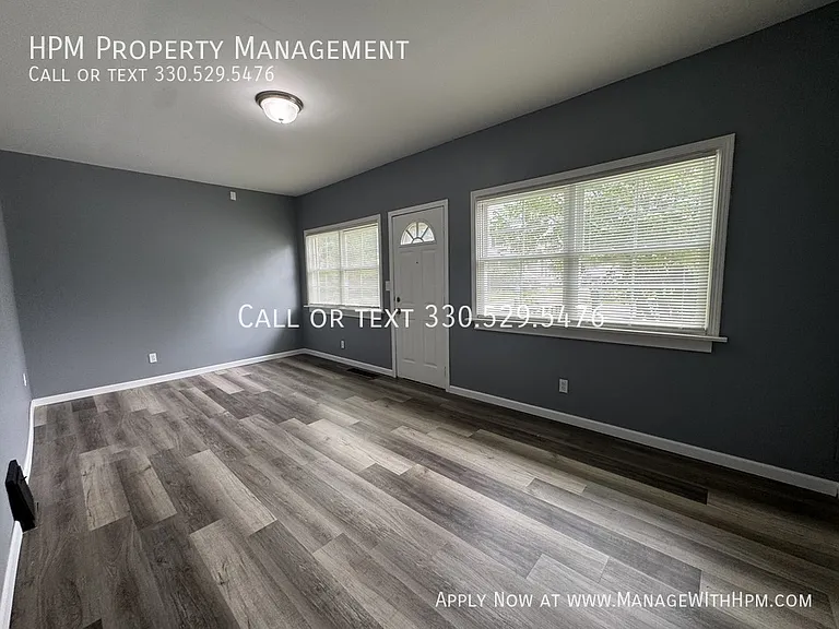 131 50th St SE — Photo 2