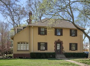 374 E Wisconsin Ave, Lake Forest, IL 60045