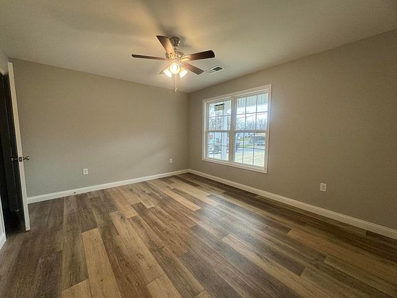 5th image of 907 Linden St