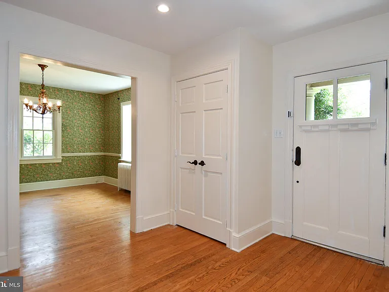 2608 Fordham Rd — Photo 5